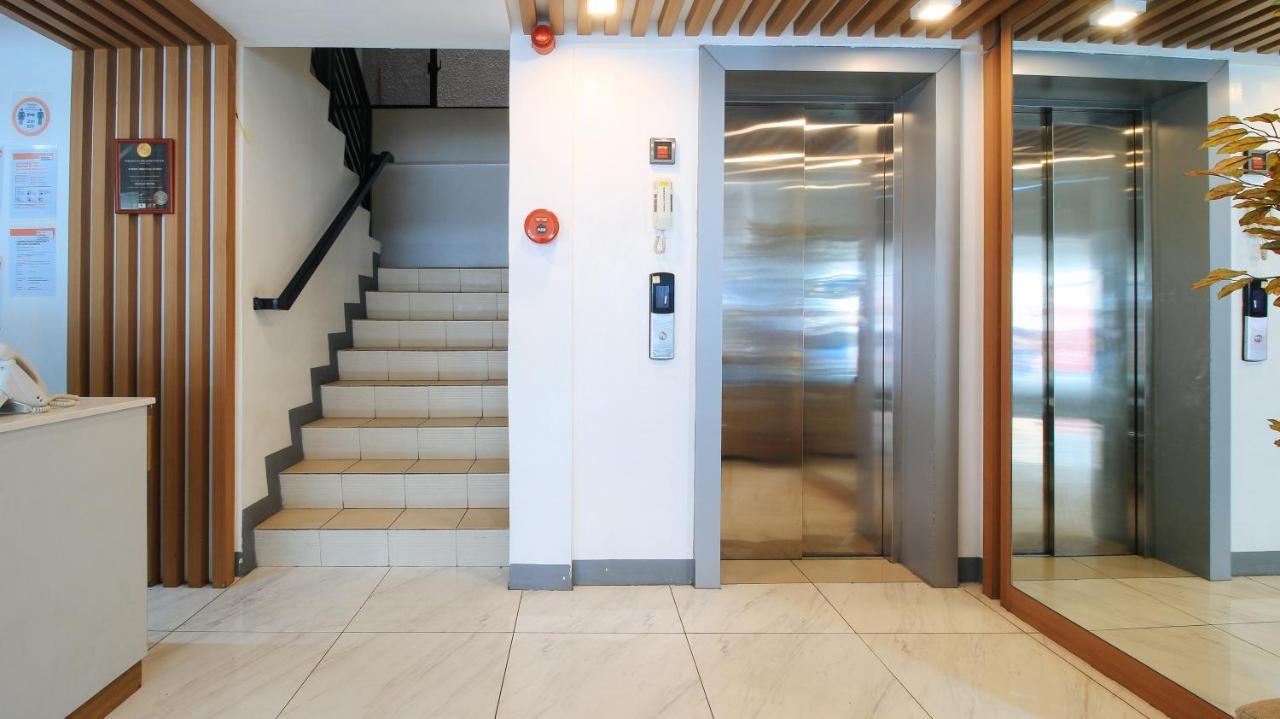 Reddoorz Plus @ Jardin Suites Guadalupe Nuevo Mandaluyong Exteriér fotografie